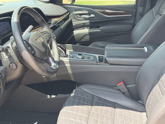 Used 2024 Cadillac Escalade Sport Platinum w/ LPO, ONYX Package image 17