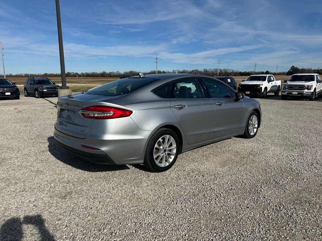 Used 2020 Ford Fusion SE image 4