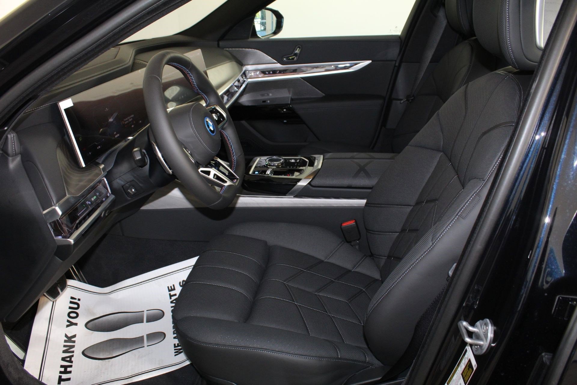 Used 2026 BMW i7 M70 w/ Premium Package image 5