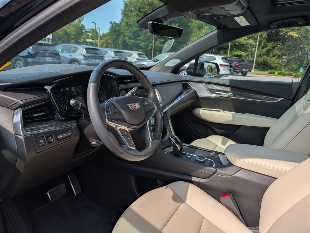 Used 2022 Cadillac XT5 Sportv w/ Technology Package AWD/4WD image 10