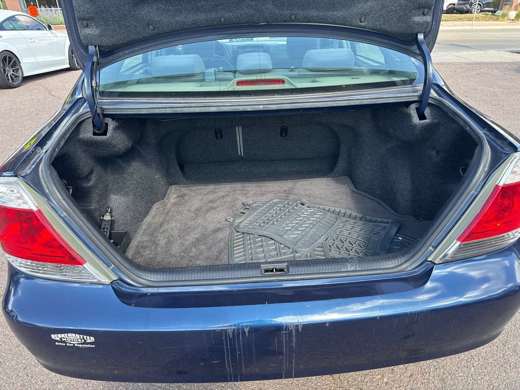 Used 2005 Toyota Camry LE FWD image 15