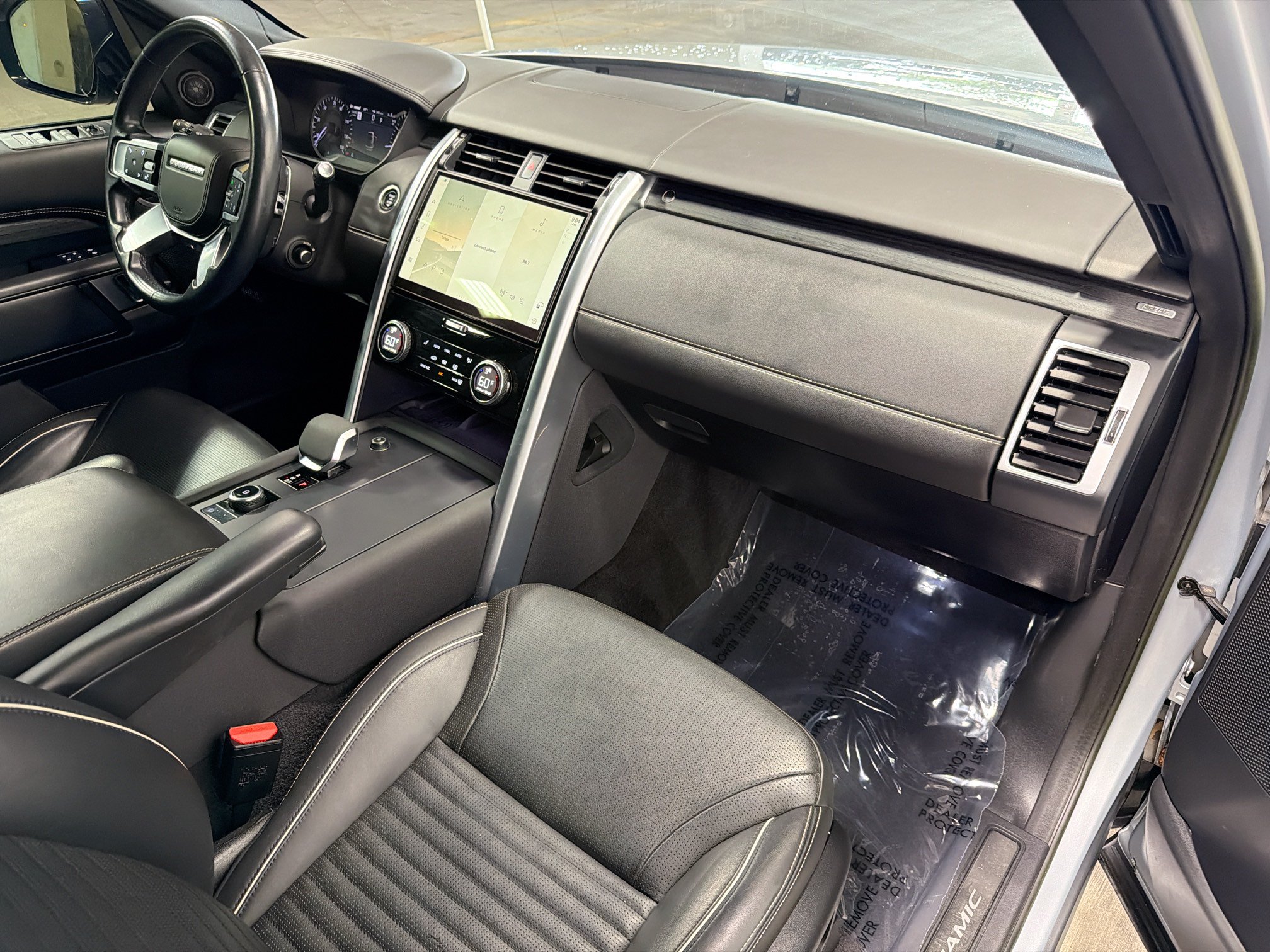 Used 2023 Land Rover Discovery HSE R-Dynamic AWD/4WD image 15