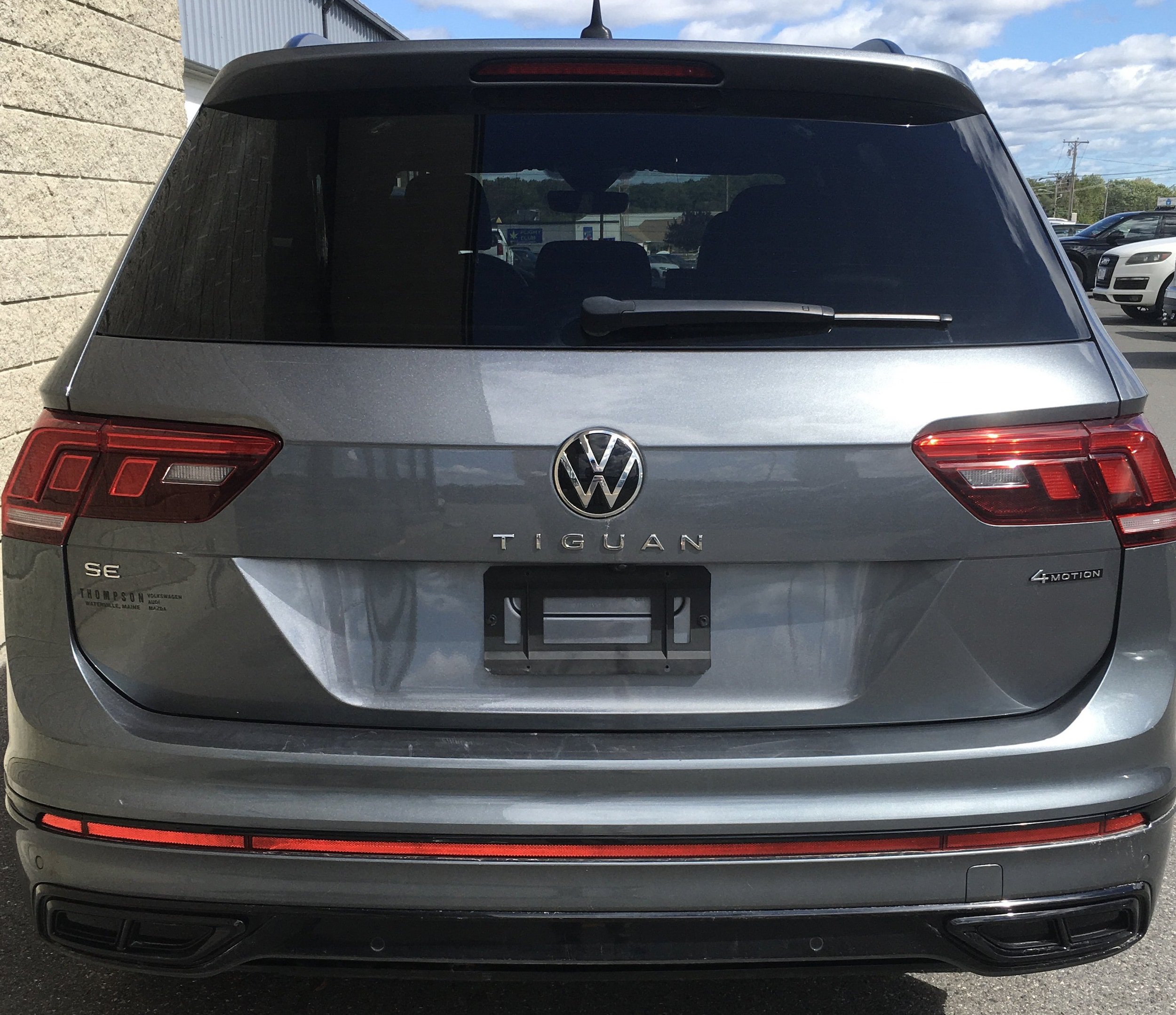 Certified 2022 Volkswagen Tiguan SE R-Line AWD/4WD image 4