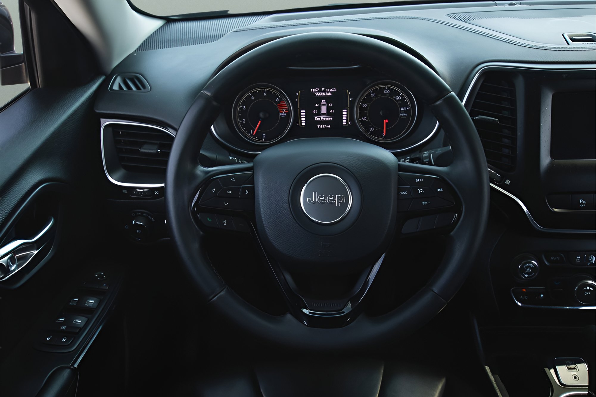 Used 2019 Jeep Cherokee Latitude Plus image 16