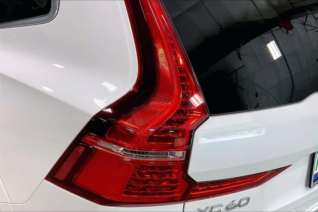 Used 2021 Volvo XC60 T5 Momentum w/ Premium Package AWD/4WD image 24
