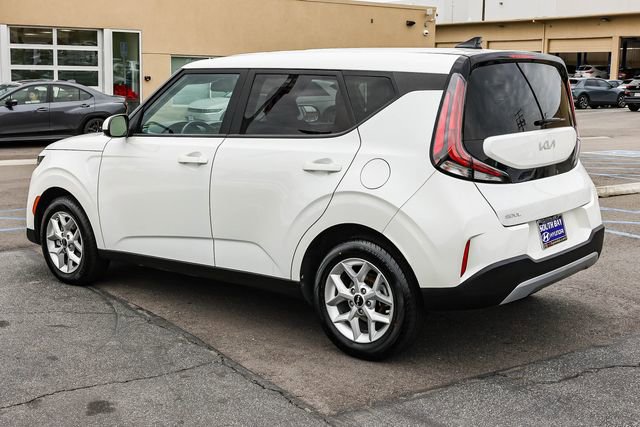 Used 2024 Kia Soul LX w/ Option Group 015 FWD image 4