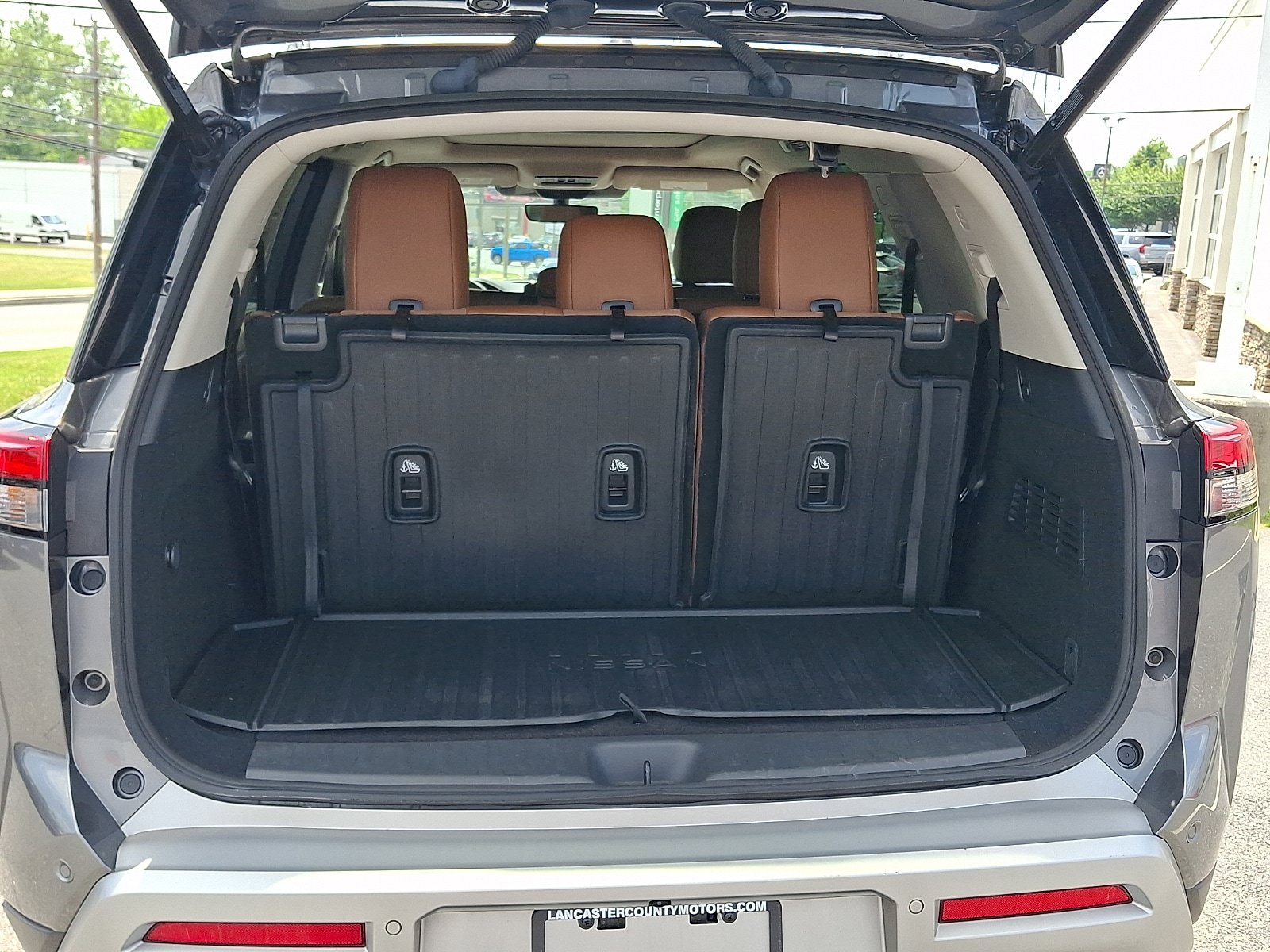 Used 2024 Nissan Pathfinder Platinum w/ Cargo Package AWD/4WD image 28