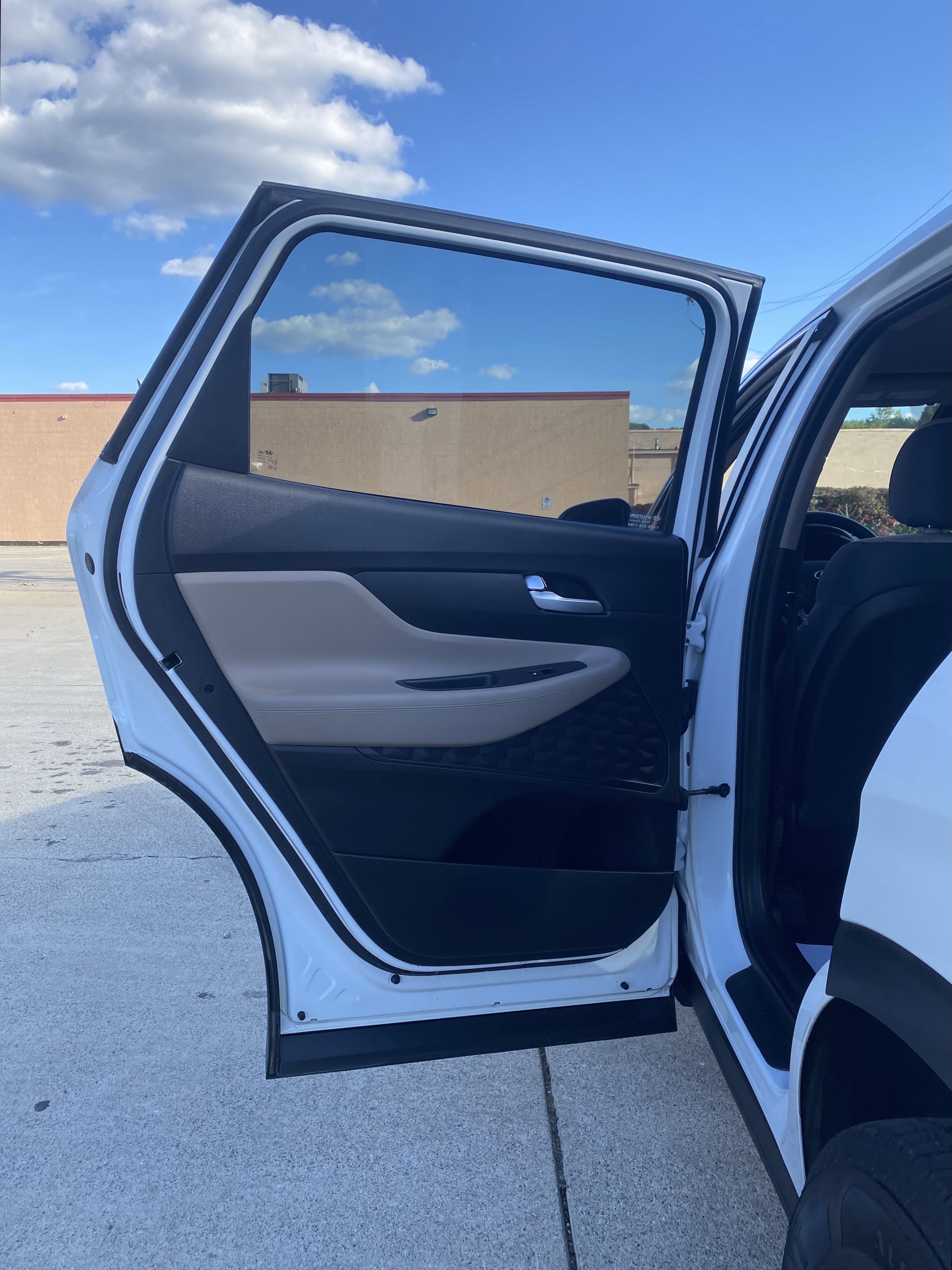 Used 2020 Hyundai Santa Fe SE image 16