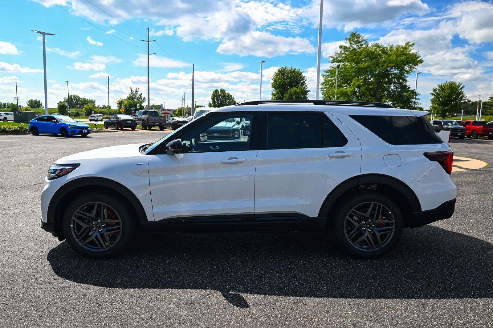 New 2026 Ford Explorer ST-Line w/ ST-Line Street Pack AWD/4WD image 8