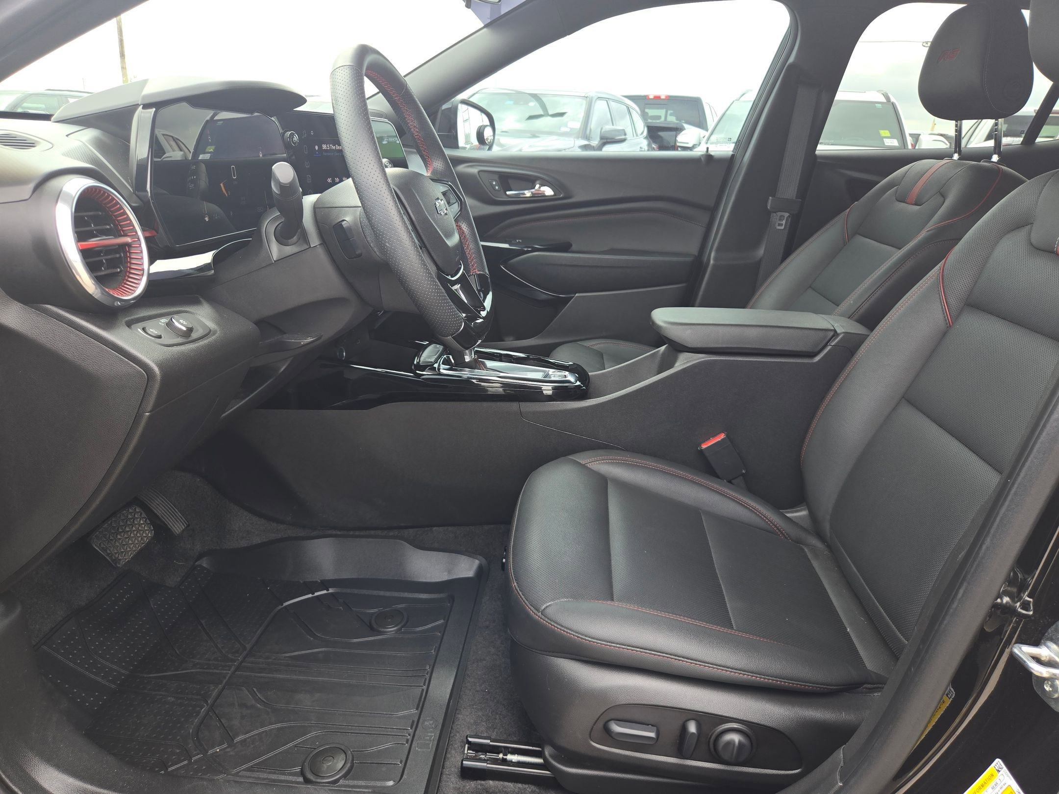Used 2025 Chevrolet Trax RS w/ Driver Confidence Package FWD image 9