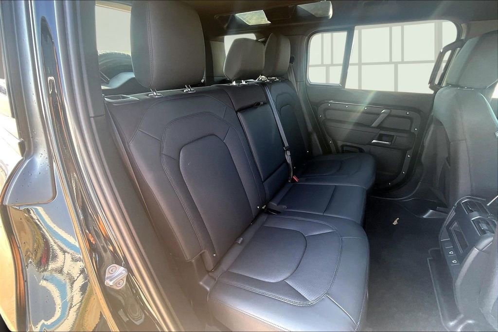 Used 2025 Land Rover Defender 110 S image 28