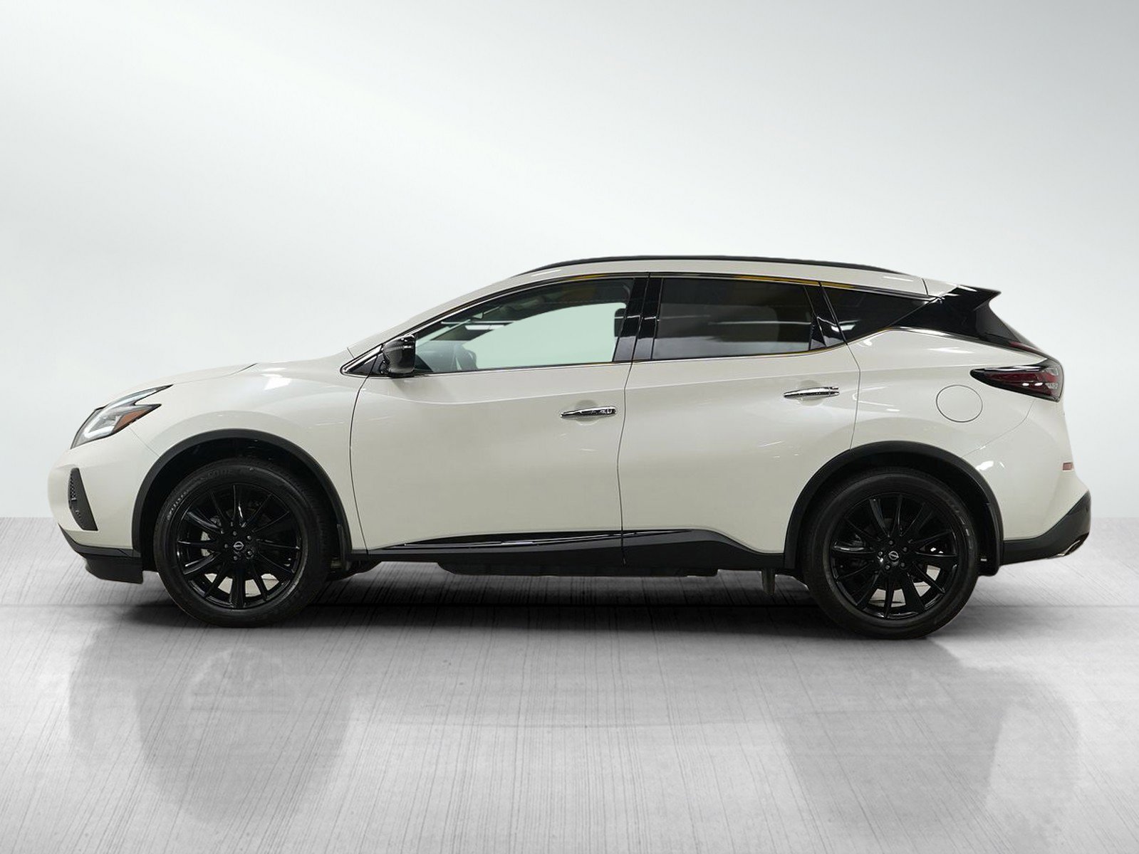 Used 2024 Nissan Murano SV w/ SV Midnight Edition Package image 2