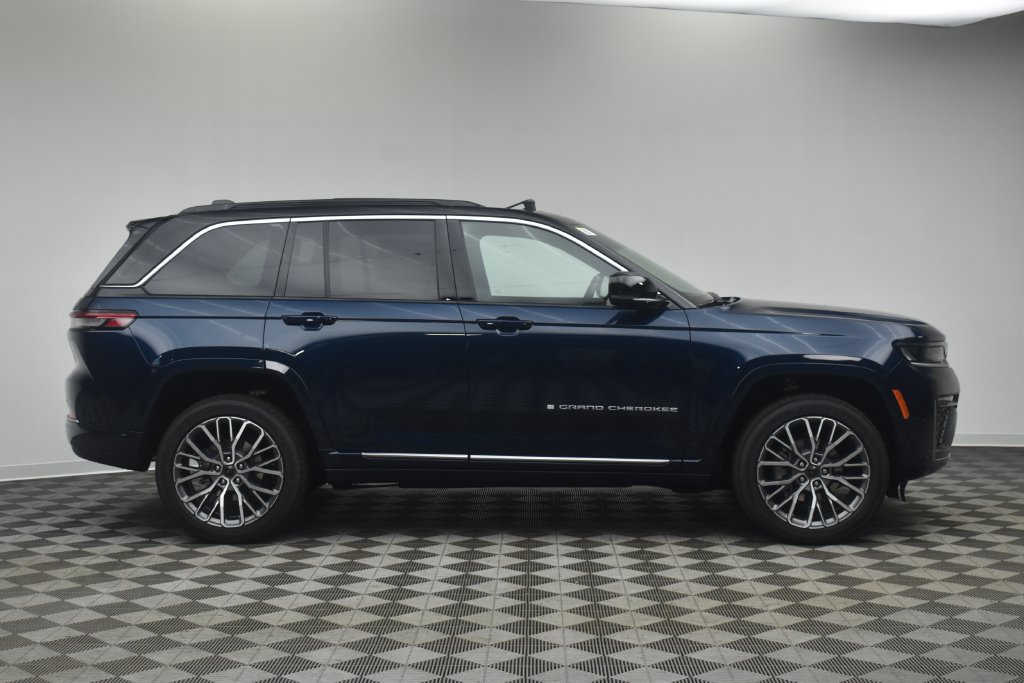 New 2027 Jeep Grand Cherokee Summit AWD/4WD image 3