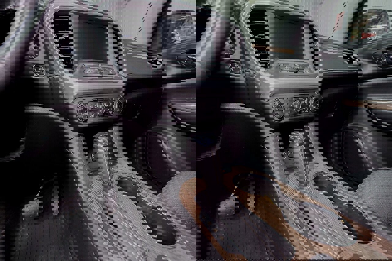 Used 2018 GMC Acadia SLE w/ LPO, Floor Liner Package image 16