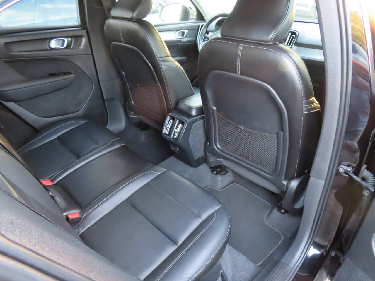 Used 2021 Volvo XC40 T5 Momentum image 16