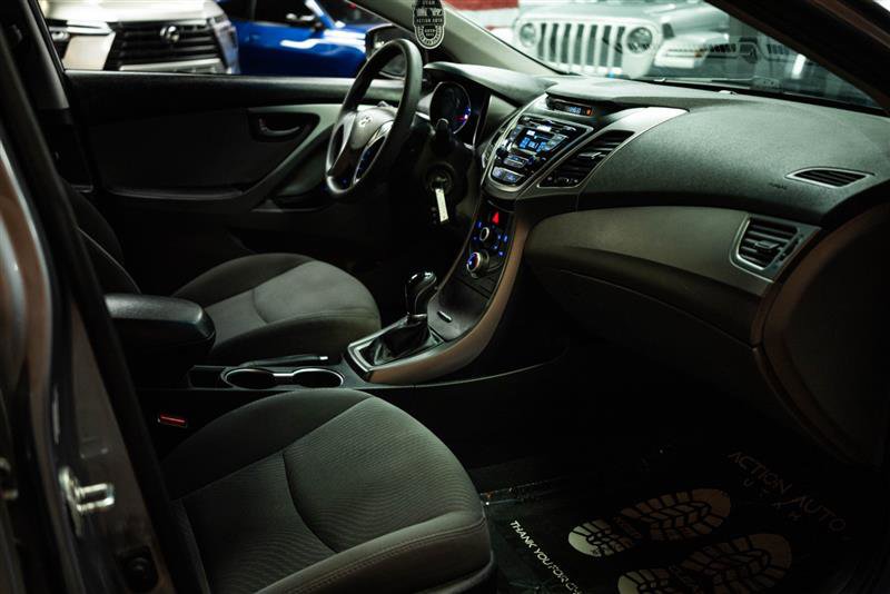 Used 2015 Hyundai Elantra SE FWD image 12