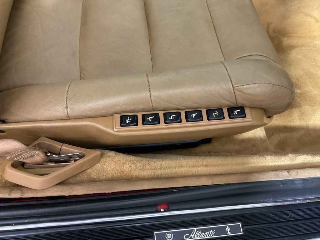 Used 1988 Cadillac Allante image 29