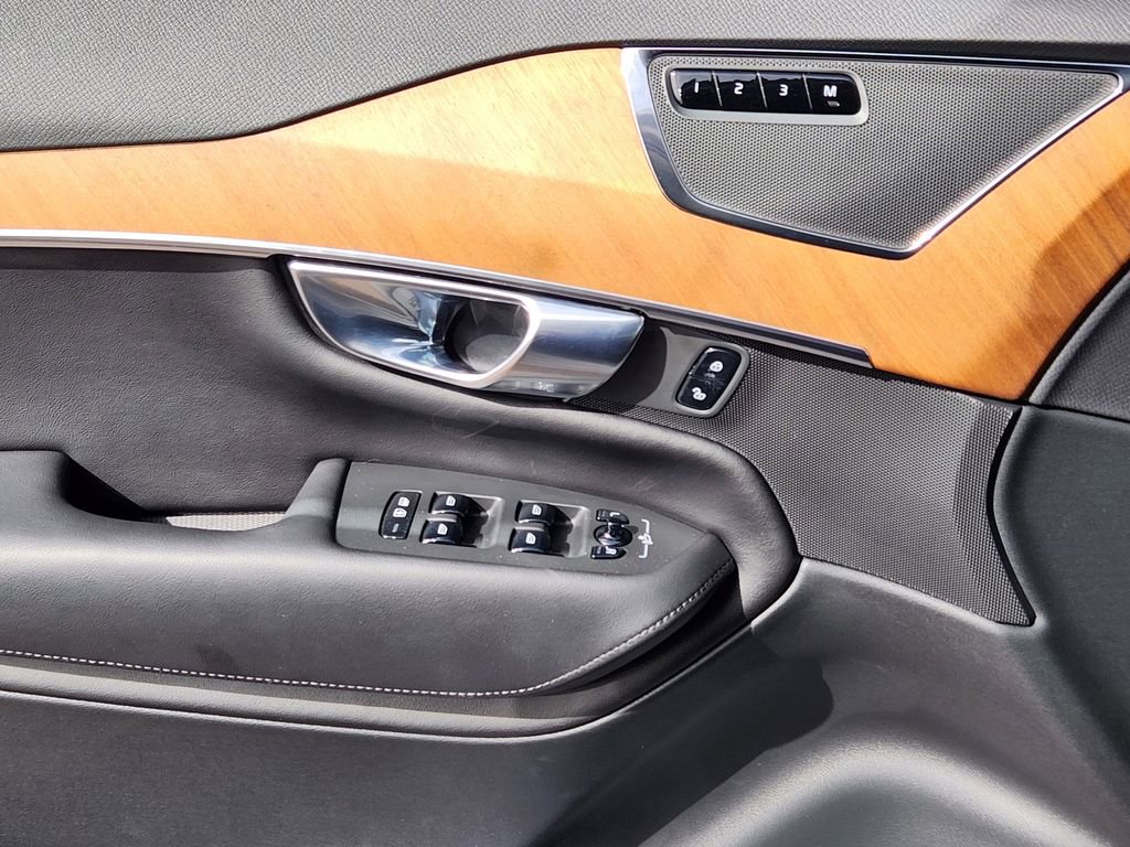 Used 2023 Volvo XC90 B6 Core w/ Protection Package Premier image 12