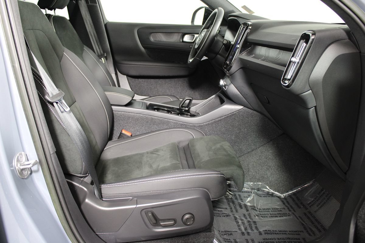 Used 2023 Volvo XC40 Recharge Plus AWD/4WD image 8