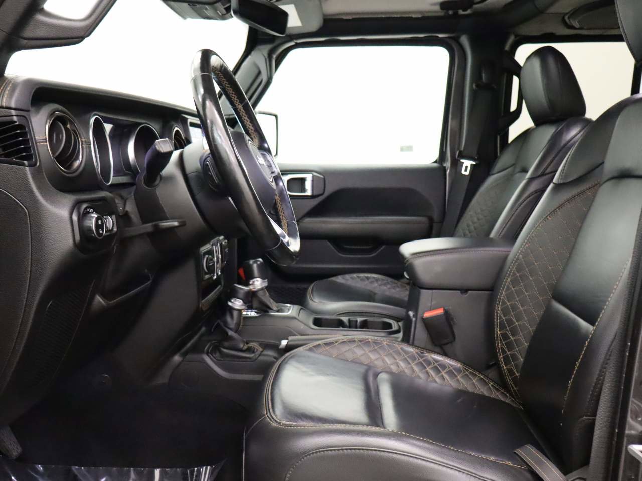 Used 2021 Jeep Gladiator Overland image 16