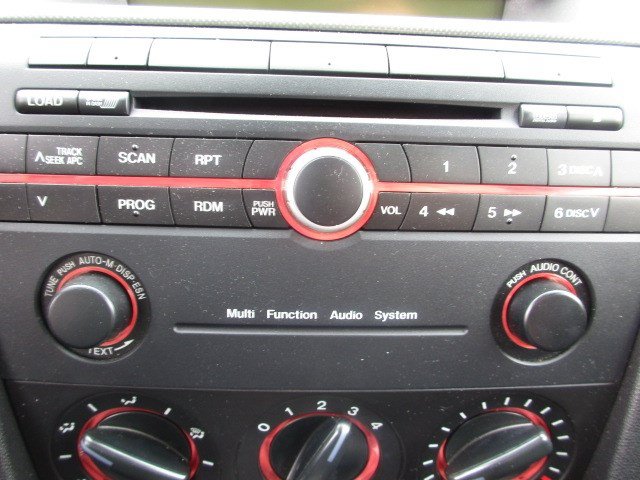 Used 2005 MAZDA MAZDA3 s w/ Moonroof & 6-CD Pkg FWD image 20