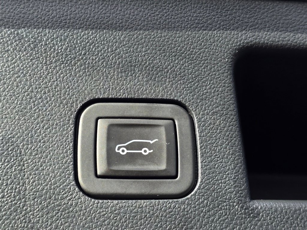 Used 2025 Chevrolet Equinox LT w/ Convenience Package II FWD image 24