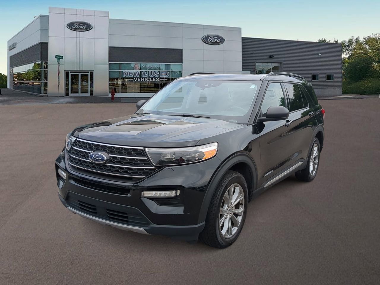 Certified 2022 Ford Explorer XLT w/ Equipment Group 202A image 5