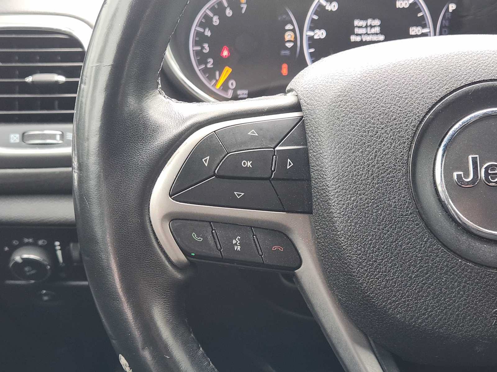 Used 2018 Jeep Grand Cherokee Altitude RWD image 26