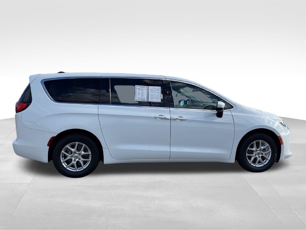 Used 2023 Chrysler Voyager LX FWD image 29