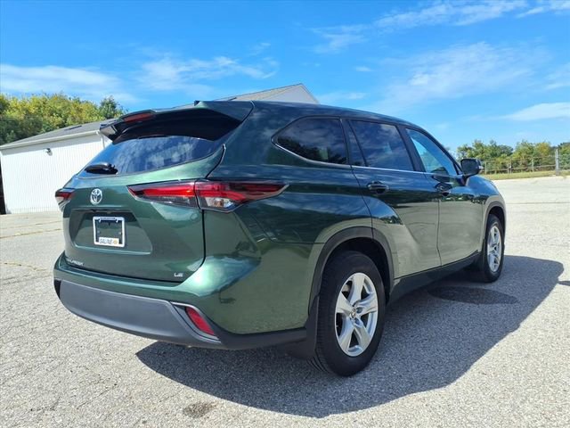 Used 2024 Toyota Highlander LE image 7