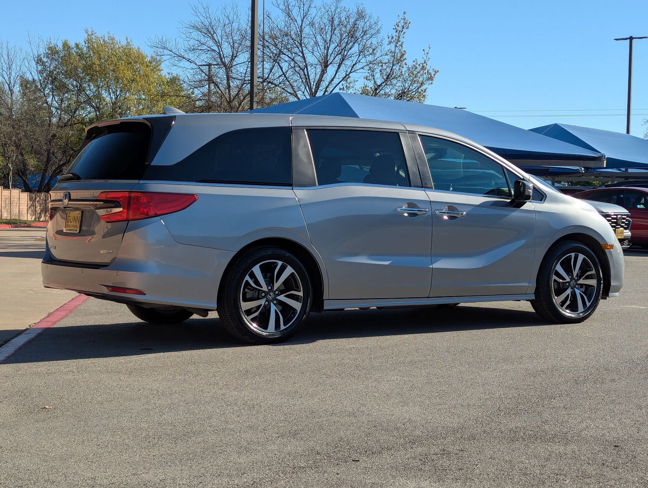 Used 2024 Honda Odyssey Touring image 3