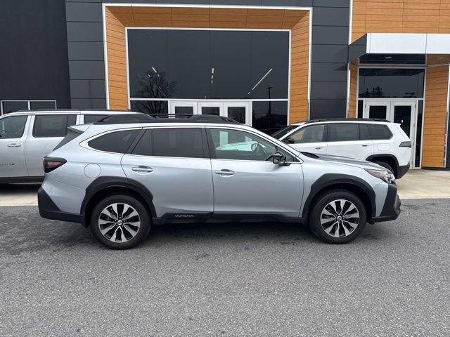 Used 2025 Subaru Outback Limited AWD/4WD image 7