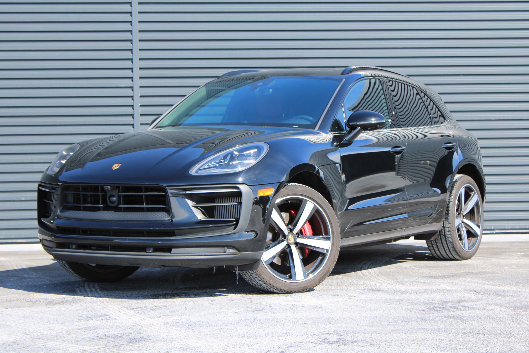 Certified 2024 Porsche Macan S image 1