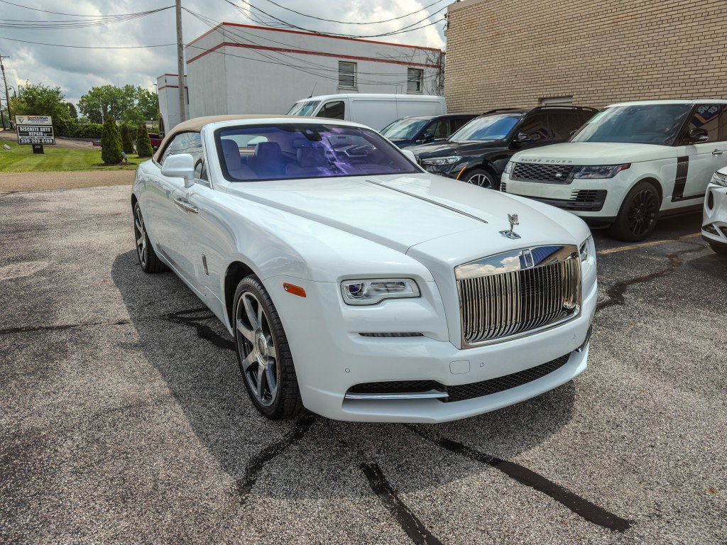 Used 2018 Rolls-Royce Dawn RWD image 2