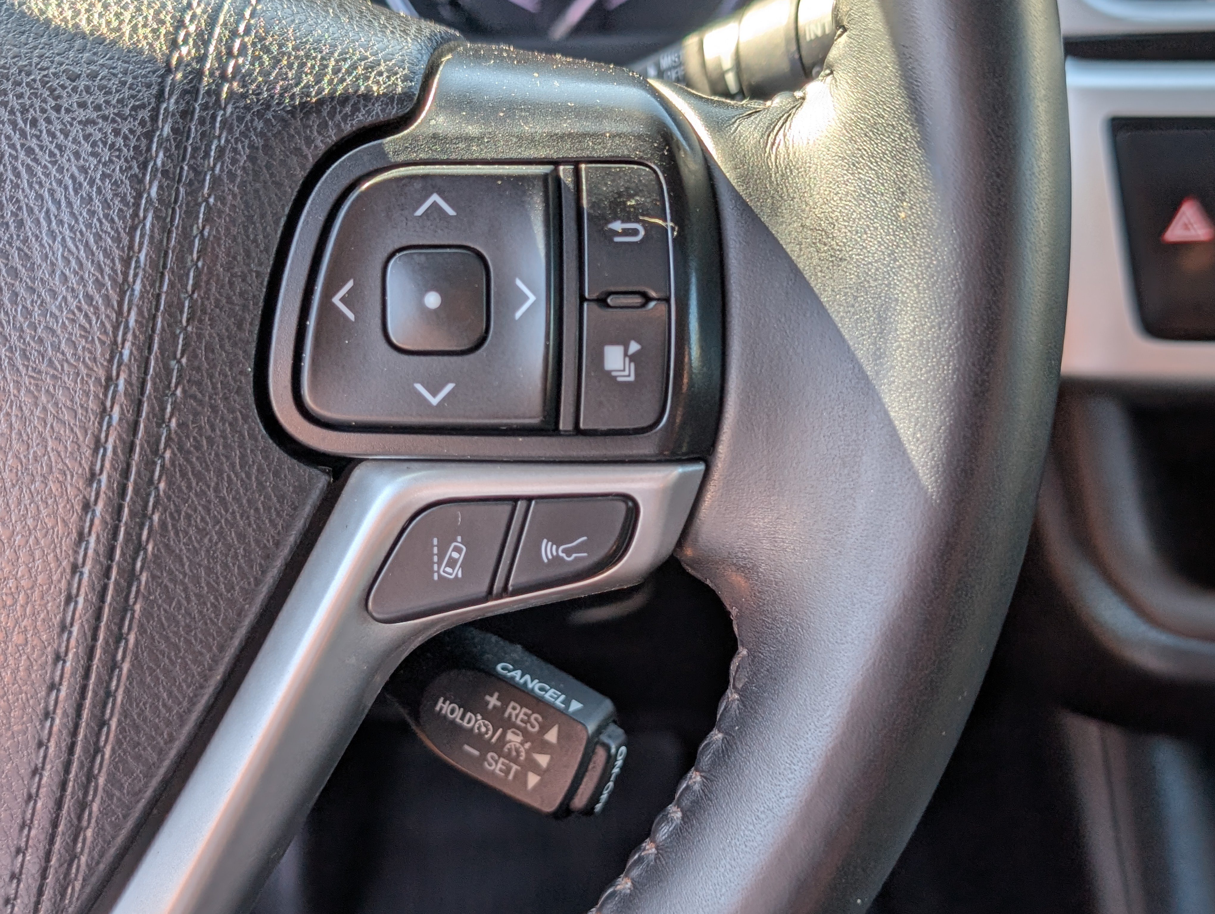 Used 2019 Toyota Highlander XLE AWD/4WD image 22