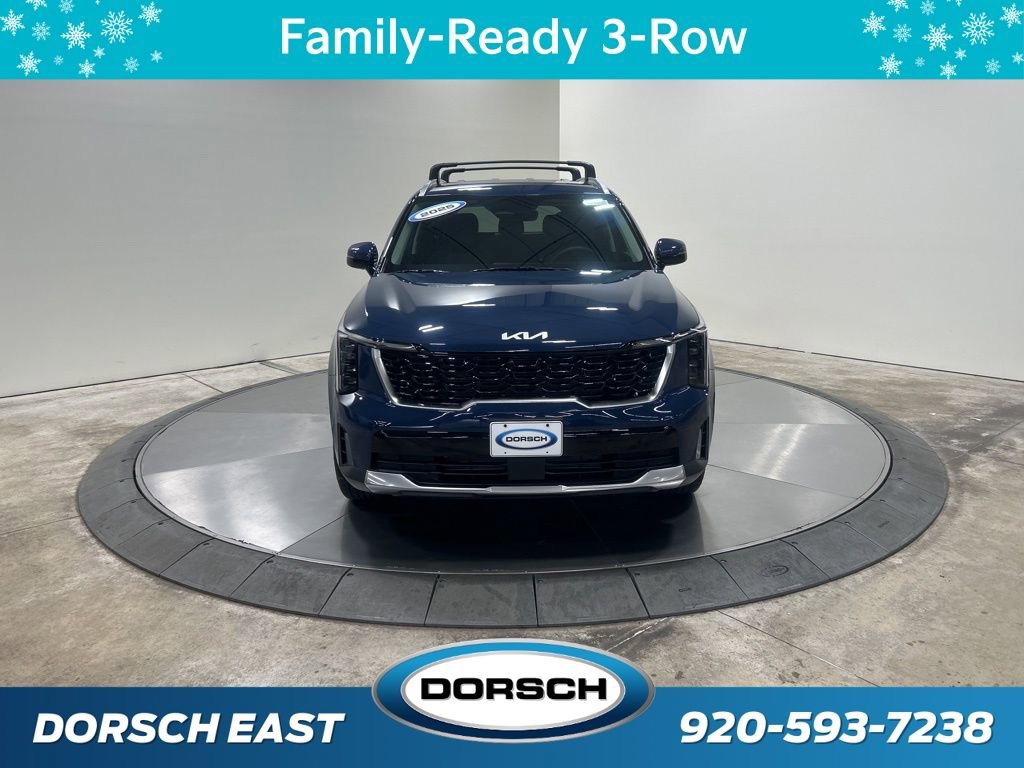 New 2025 Kia Sorento S image 2