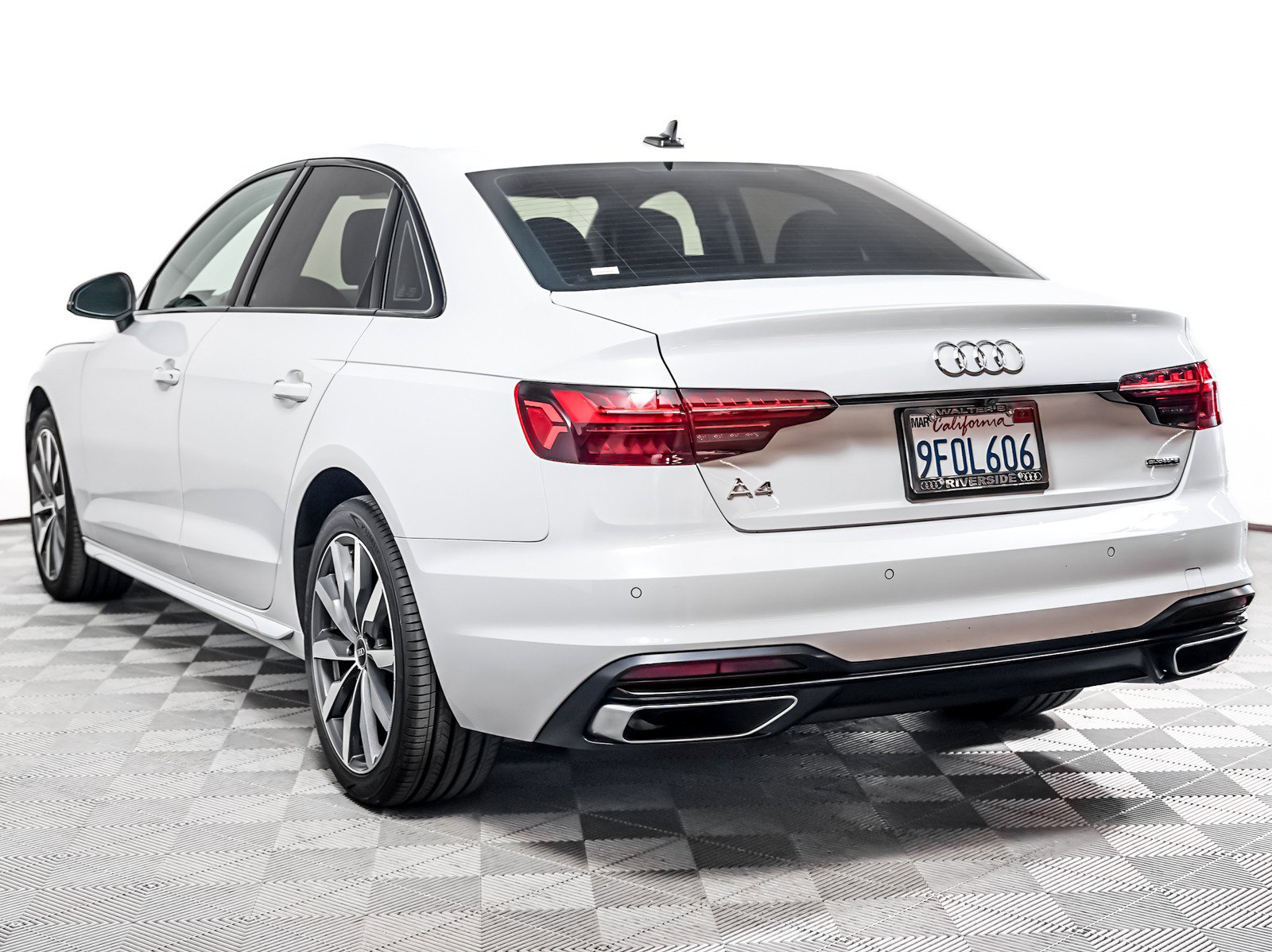 Used 2023 Audi A4 2.0T Premium Plus w/ Premium Plus Package image 2