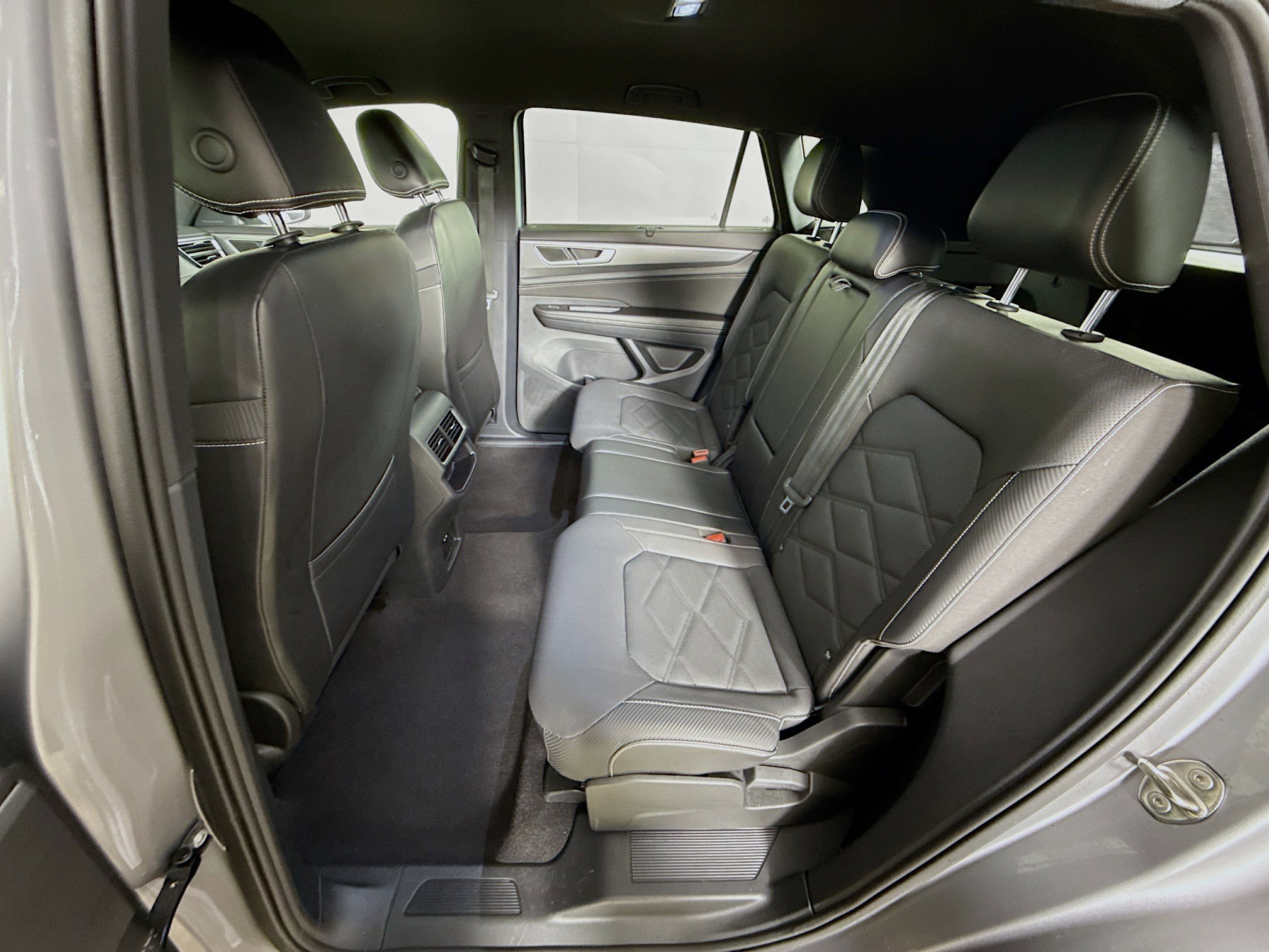 Used 2024 Volkswagen Atlas Cross Sport SE image 27