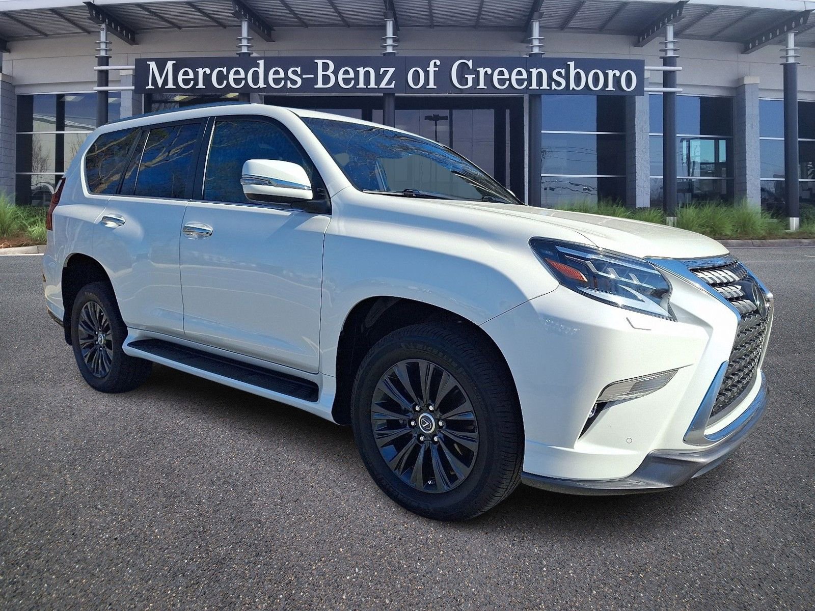 Used 2022 Lexus GX 460 Luxury w/ Sport Design Package image 3