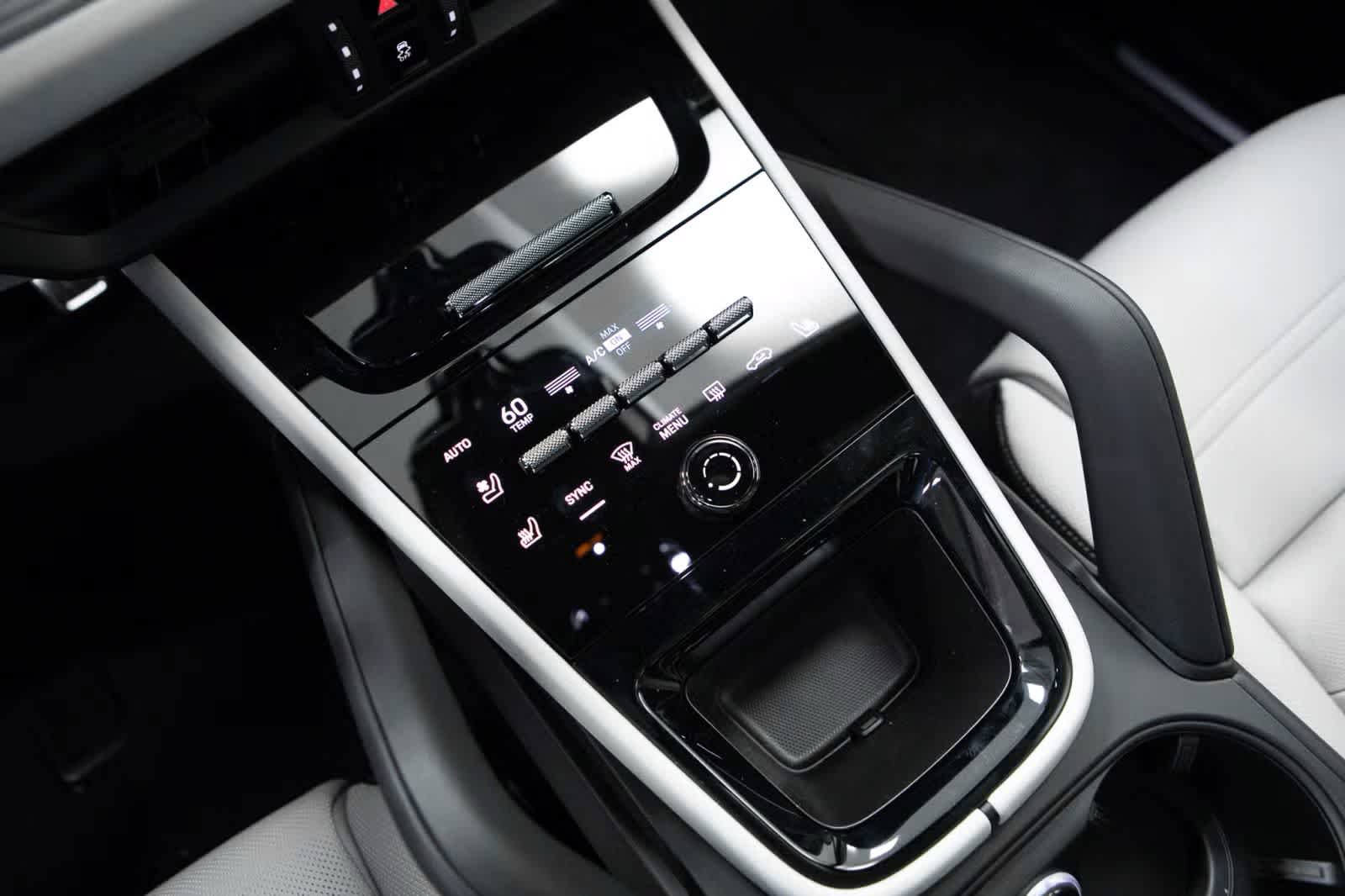 Certified 2026 Porsche Cayenne Coupe AWD/4WD image 28