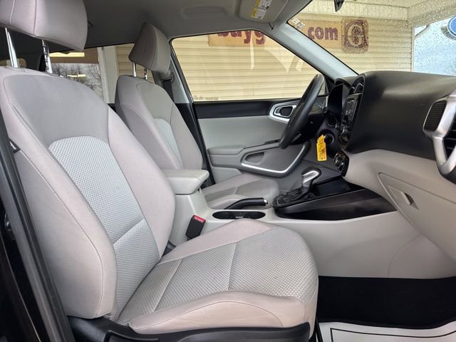Used 2022 Kia Soul LX image 24