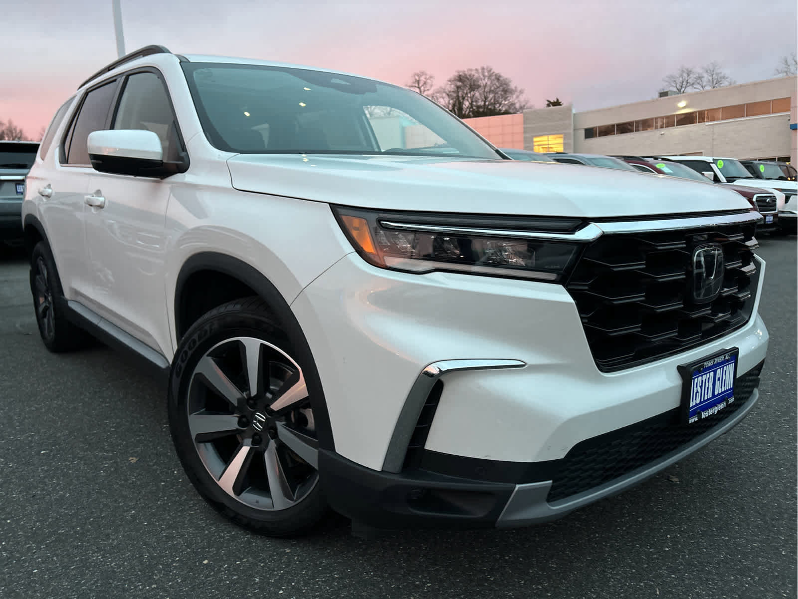 Used 2023 Honda Pilot Touring image 2