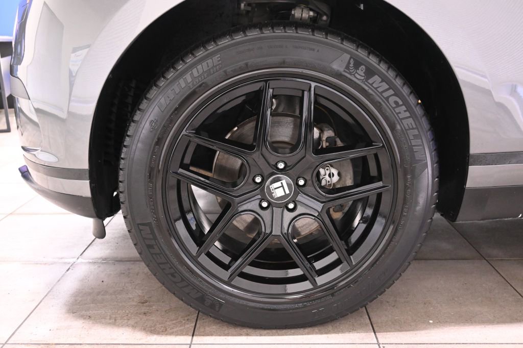 Used 2018 Land Rover Range Rover Velar S image 35