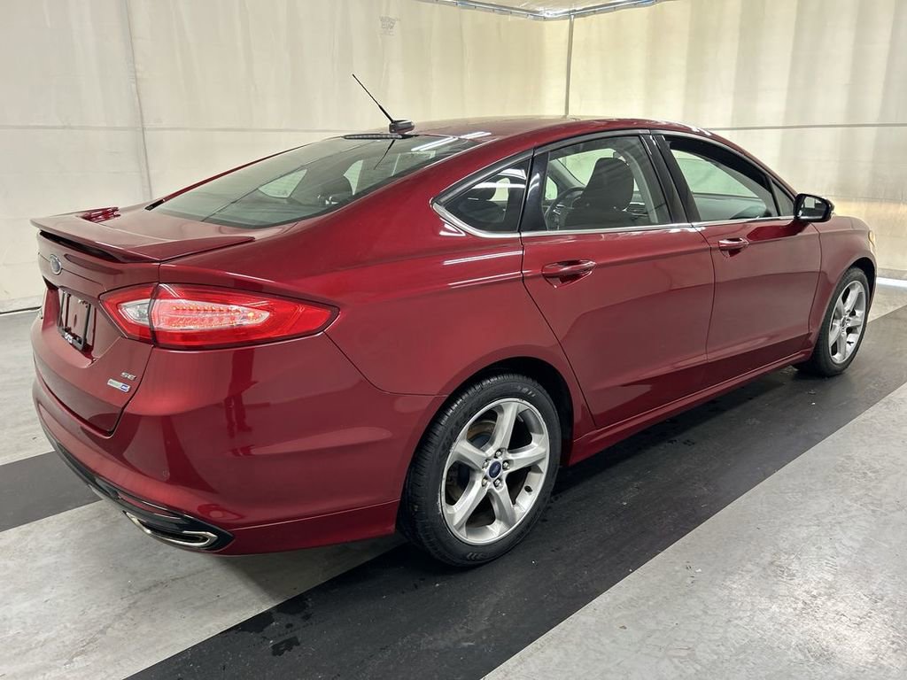 Used 2016 Ford Fusion SE image 2