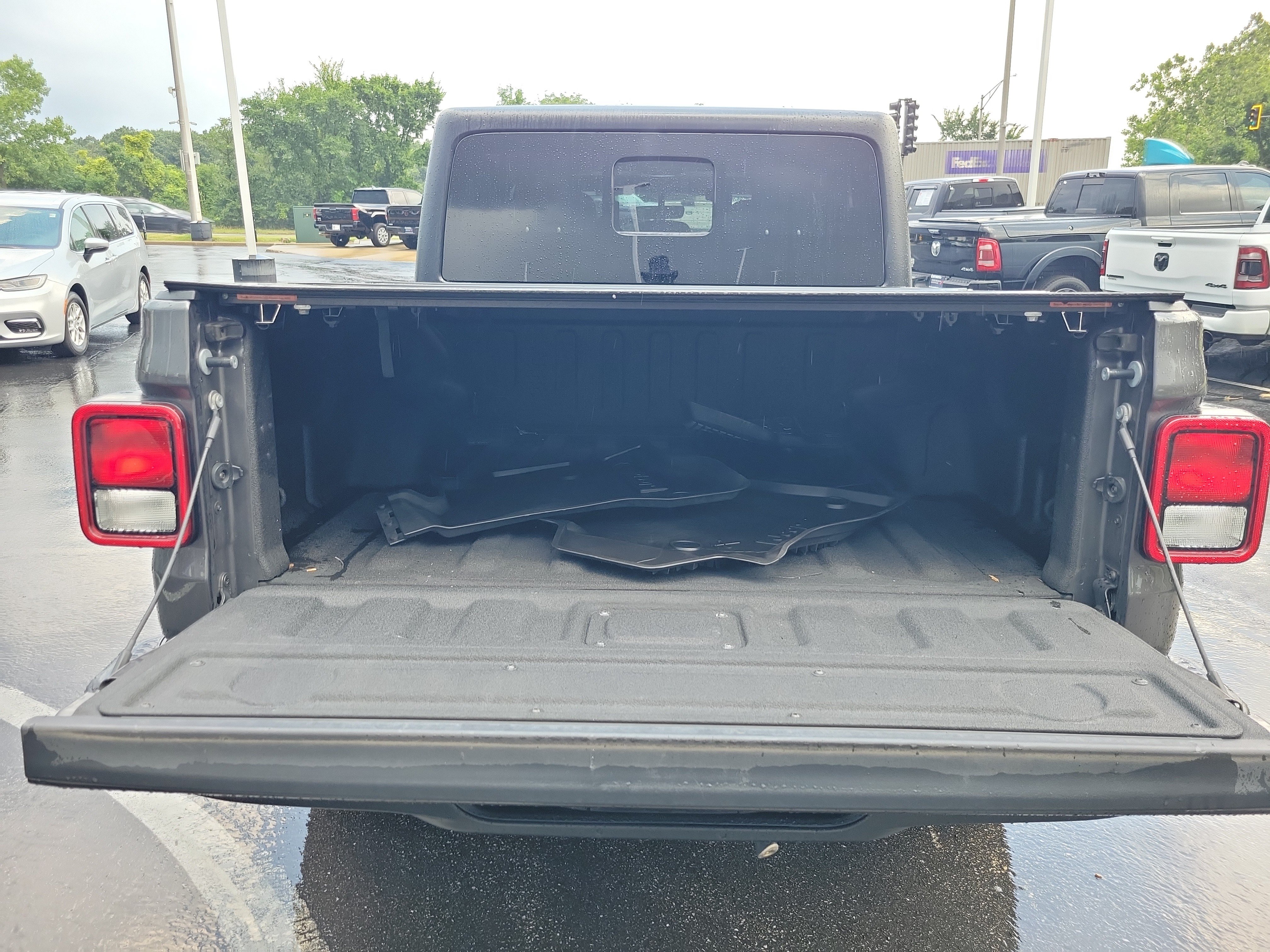 Used 2022 Jeep Gladiator Sport AWD/4WD image 8