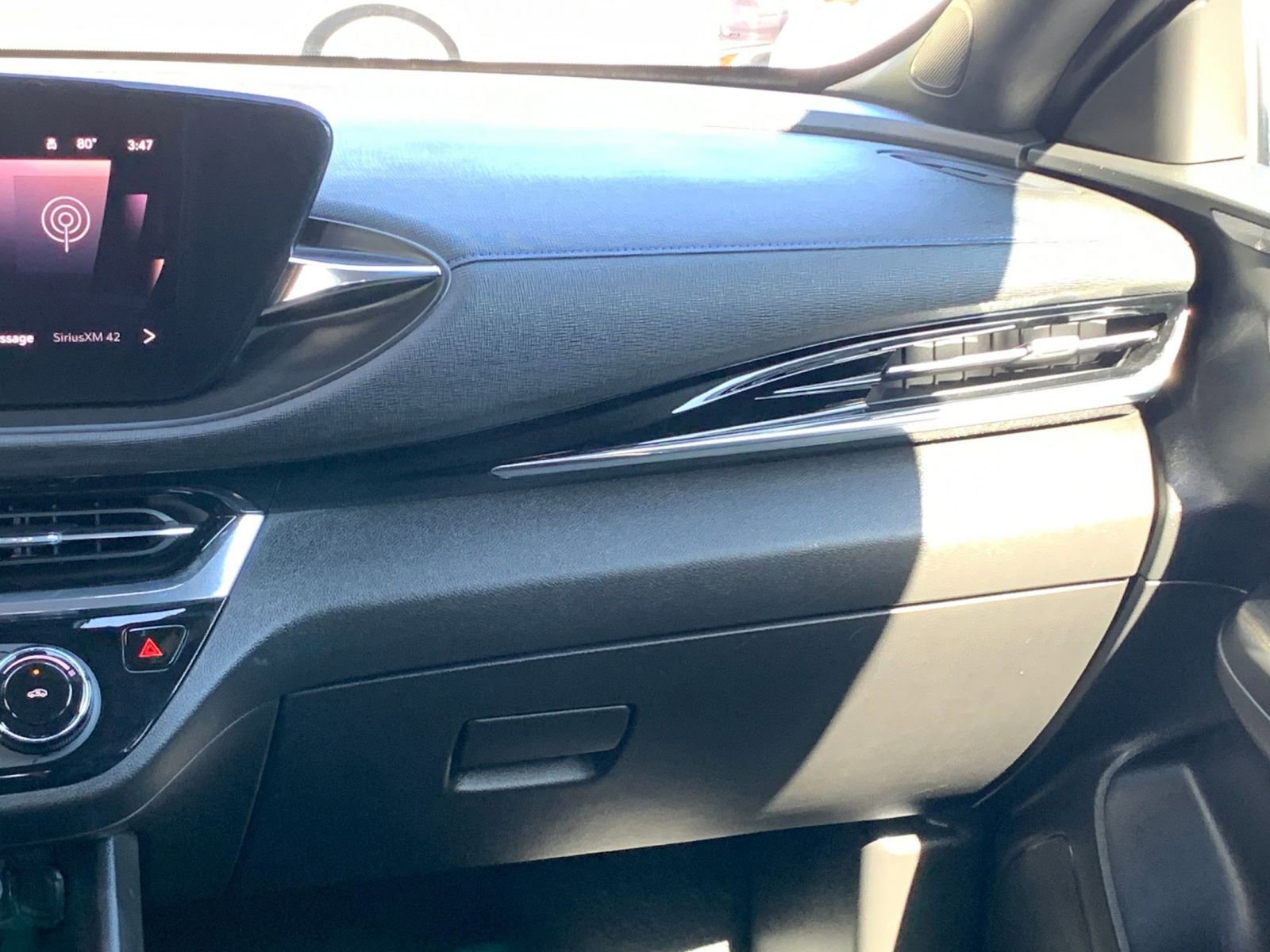 Used 2025 Buick Envista Sport Touring image 33