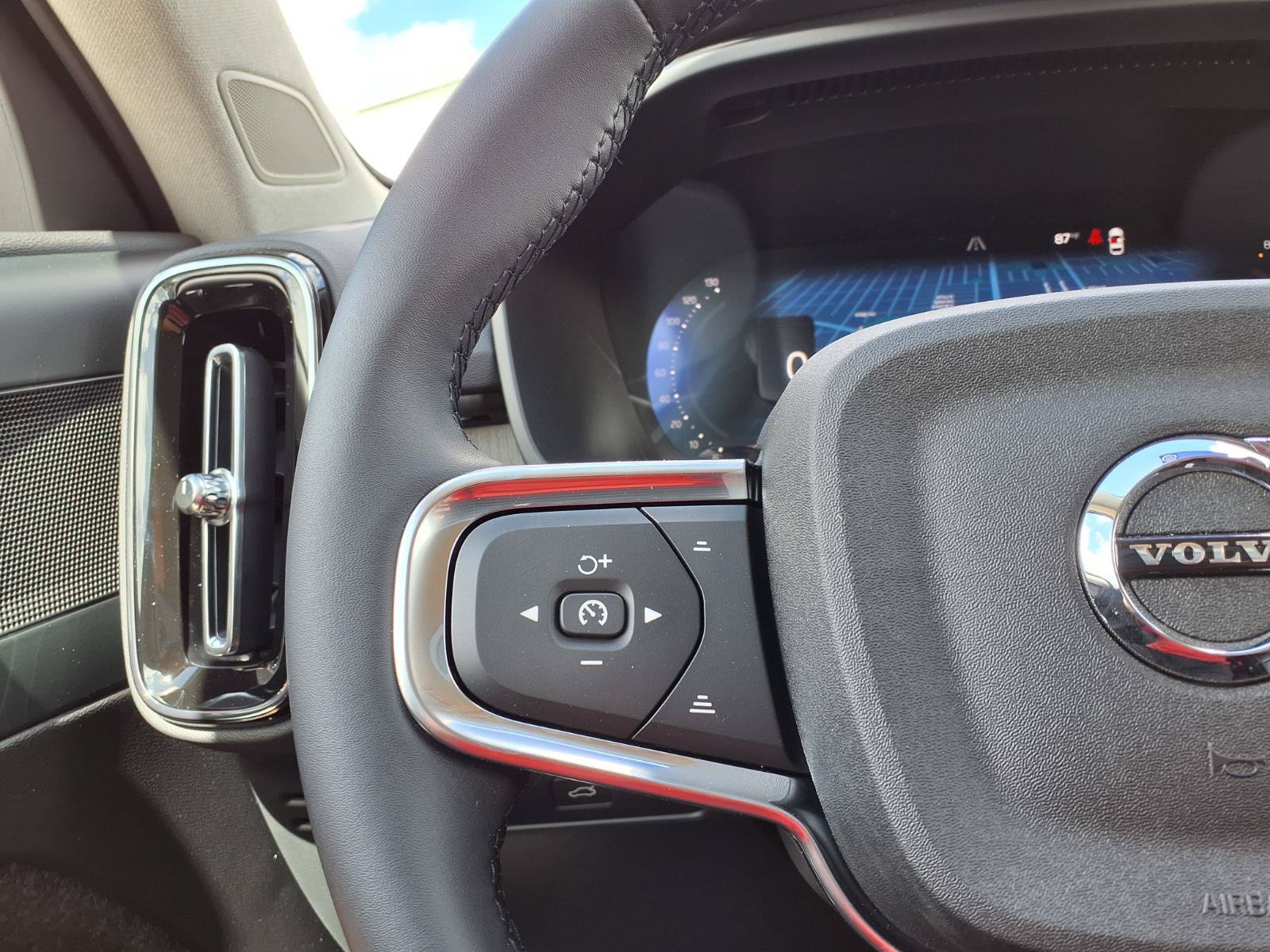 New 2026 Volvo XC40 B5 Core AWD/4WD image 17