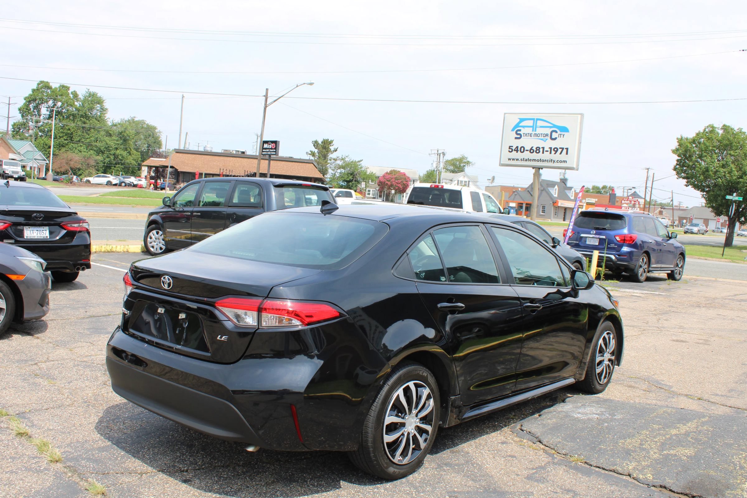 Used 2023 Toyota Corolla LE FWD image 5