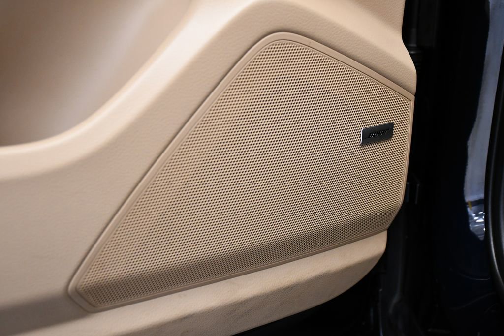 Used 2022 Porsche Cayenne Platinum Edition image 36