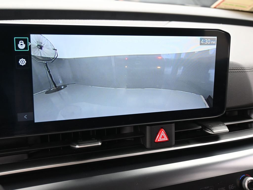 Used 2025 Kia Carnival image 23